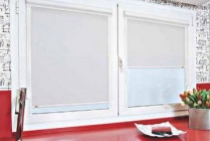 Estores Cristal Glass pegados al marco de la ventana